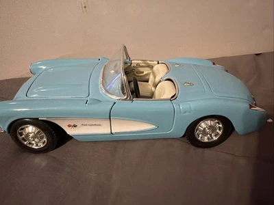 Chevrolet Corvette 1957 Road Legends escala 1/18 metal fundido azul - Imagem 1 de 4