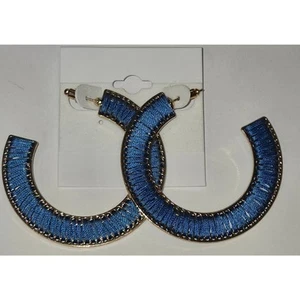Pendientes de aro de metal tono dorado de cuerda azul nuevos con etiquetas. - Imagen 1 de 5