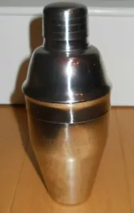 Belvedere Stainless Steel Shaker w/ Strainer - 3 pieces - NWOB - Picture 1 of 4