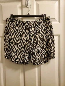 Damenshorts Größe 8 schwarz beige Muster - Bild 1 von 4