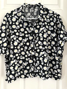 Top Hot Topic Goth Skull and Daisy cropped con bottoni taglia Large - Foto 1 di 6