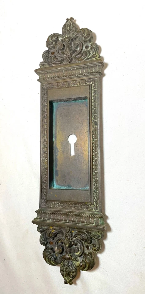 gran antiguo ornamentado 1800 bronce dorado llave escudo puerta herrajes placa montaje Foto 1 de 4