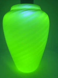 Antique Steuben Green Art Deco Glass Vase - Picture 1 of 7
