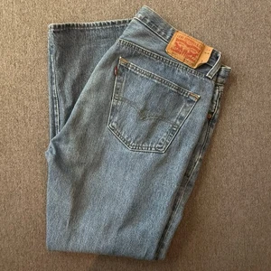 Levis 501 Jeans Herren 36 x 30 Button Fly Straight Leg Medium Wash Blau Denim - Bild 1 von 7