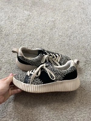 Zapatilla deportiva Dolce Vita Dolley para mujer, tejido negro blanco, talla 8,5, estilo retro Foto 1 de 4