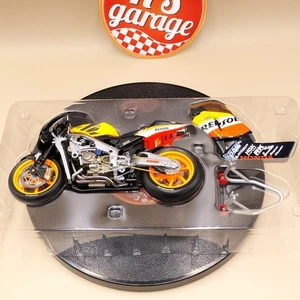 Minichamps 1/12 Honda RC211V Repsol Valentino Rossi #46 MotoGP 2003 122037146 - Picture 1 of 15
