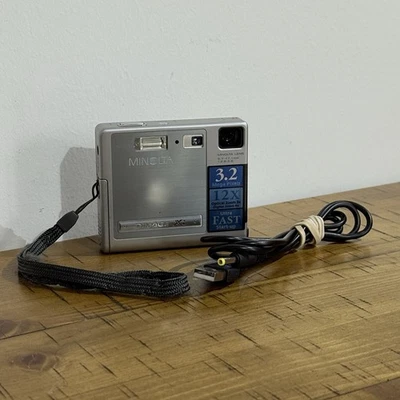 Minolta Dimage Xi 3.2MP Compact Digital Camera Silver Tested - Needs Battery - Image 1 of 4