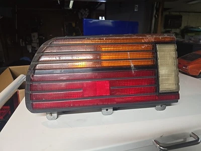 1983 DATSUN 280ZX CONJUNTO DE LANTERNA TRASEIRA MOTORISTA ESQUERDO - Imagem 1 de 2