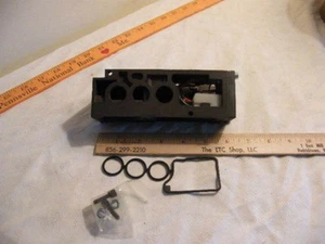 Numatics Mark 8 Terminal Block BASE 1/4NPTF WITH STD PLUG #239-736 - Picture 1 of 5
