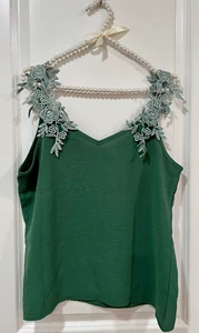 Schicke grüne ärmellose Bluse mit floralen Spitzenträgern elegantes lässiges Oberteil - Gr. S - Bild 1 von 9