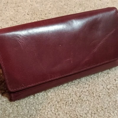 Cartera sin asas Sophia Visconti cuero chequera vino nueva sin etiquetas Foto 1 de 4