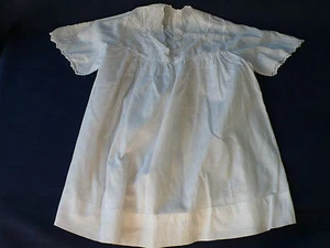 BELLE ROBE ANCIENNE DE GRANDE POUPEE ANCIENNE OU DE BEBE - COTON FIN BRODE - Imagen 1 de 5
