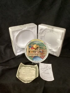 Plato de intercambio Winnie The Pooh 3d Playing Pooh Sticks Bradford - Imagen 1 de 7