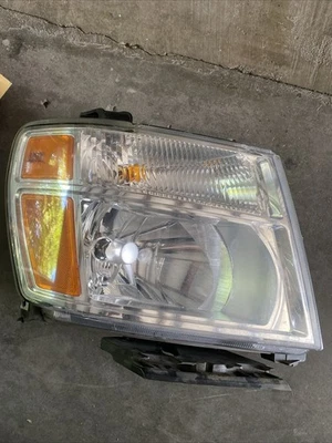 Faro halógeno OEM | 2012-2019 Nissan NV1500 (derecha/pasajero) Foto 1 de 4