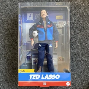 Muñeca Barbie Ted Lasso con accesorios AFC Richmond figura de juguete coleccionable - Imagen 1 de 2