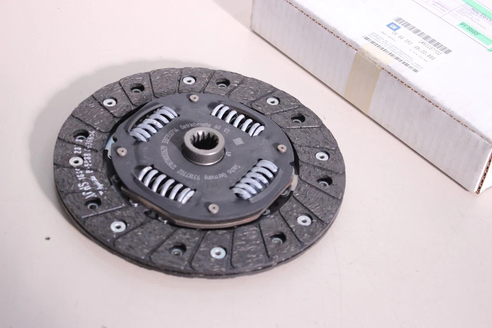 ORIGINAL OPEL Corsa B 1.0i 12V Kupplungsscheibe 93187702 OVP - Bild 1 von 1