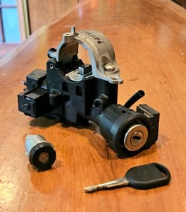 08 09 10 11 12 FORD ESCAPE auto IGNITION SWITCH LOCK W/ KEY & DOOR LOCK - OEM - Picture 1 of 4