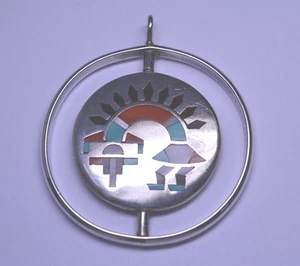 VTG NATIVE AMERICAN ZUNI F. L. NATACHU STERLING SILVER INLAID SPINNER PENDANT - Picture 1 of 6