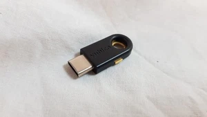 Clé de sécurité USB-C Yubico 4 UNIQUEMENT - Photo 1/7