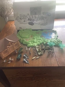 VINTAGE HUNTING LODGE PLAYSET  Please Read & See All Pics - Picture 1 of 24