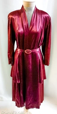 Vestido Borgoña Satinado Vintage Años 40 Ocasión Especial Peplum Vestido y Cinturón Lg/XL Foto 1 de 4