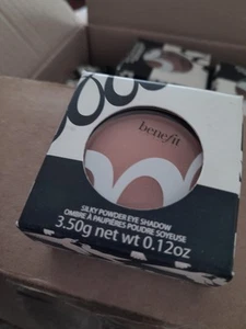 BENEFIT SILKY EYESHADOW POWDER ( SHALLOW) - Picture 1 of 4