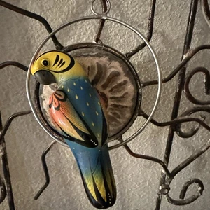 VTG Mexico Hanging PARROT MACAW Bird Multicolored Hand-painted 5” Hanging Circle - Picture 1 of 6