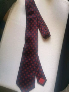 RICHEL DELUXE GEOMETRIC BLUE & RED MEN'S TIE 100% SILK HAND MADE IN SPAIN - Picture 1 of 5