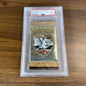 Harry Potter Juego de Cartas Coleccionables 2001 Paquete de refuerzo Clasificado PSA 8 casi nuevo-como nuevo Hewig Art WOTC - Imagen 1 de 6