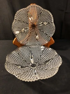 Paar Pressglas Süßigkeiten-/Gewürzschalen mit Fuß - 6 1/2 Zoll - klar Nagellack Pat. - Bild 1 von 5