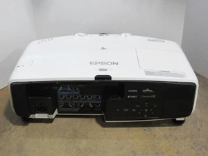 Getestet Epson PowerLite 5520W 3LCD WXGA Projektor 5500 Lumen mit 796 Lampenstunden - Bild 1 von 12