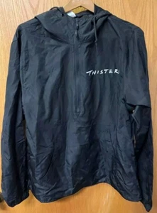 TWISTERS (2024) Official Movie Studio Promo Regenjacke Mantel Kapuze Gr. M - Bild 1 von 2
