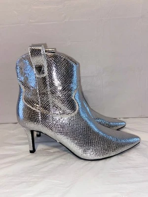 Botas femininas Guess prata estampa de cobra salto agulha tornozelo Wurlie tamanho 8 - Imagem 1 de 4