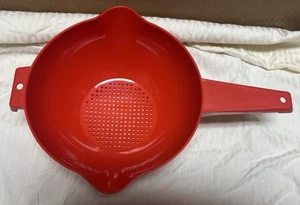 TUPPERWARE Large Colander 2 qt Quart Strainer Colander RED HOLE HANDLE NEW - Picture 1 of 10