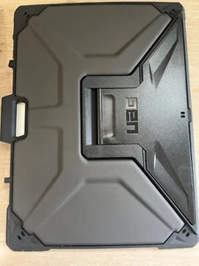 UAG Microsoft Surface Pro 9 Hülle mit Ständer Metropolis SE Schwarz Aufprallschutz - Bild 1 von 4