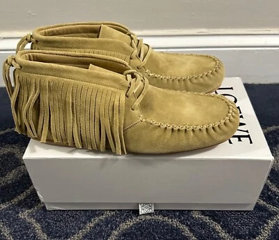 Mocassim LOEWE x Paula Ibiza com franjas cano alto tênis camurça dourada - Imagem 1 de 4