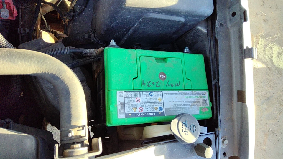 Chevy Suburban 2000-2006 bandeja de montaje en caja de batería completa con sujeción OEM 5,3 L Foto 1 de 3