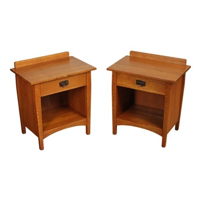 Par de mesitas de noche abiertas de roble Stickley Mission Collection Foto 1 de 4
