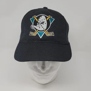 Gorra negra vintage de los 90 Anaheim Mighty Ducks con cierre a presión ajuste ajustable hecha en EE. UU. - Imagen 1 de 9