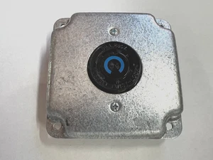 Presa Hubbell L6-30R 30 Amp 250V con coperchio lavoro esposto spedizione gratuita - Foto 1 di 3