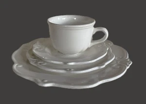 Sauvignon stoneware. 4-piece dinnerware set. Pattern Blanc de Blanc. Scrolls. - Picture 1 of 11