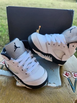 Jordan Retro 5 "Blanco/Negro" Niño 5C Foto 1 de 4