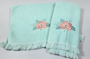 2-VTG The Water Works Mintgrün mit Blumenstickerei Fingerspitzen Handtücher USA 10x16 - Bild 1 von 7