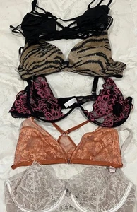 Paket mit 5 BH - Größe S/M - siehe Details und Fotos. - Bild 1 von 12
