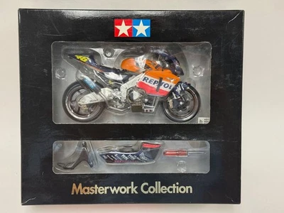 1/12 Tamiya Master Work Honda RC211 V Del 2003 Moto GP Di V.Rossi #46 ABG154 - Immagine 1 di 4