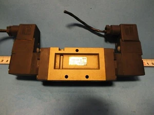 SMC  VF5220-5DZ-02   24V Solenoid valve - Picture 1 of 4
