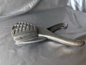 MID-CENTURY HAMMERED CAST ALUMINUM "LIME-SQUEEZER". KITCHEN TOOL, BAR ACCESSORY - Picture 1 of 10