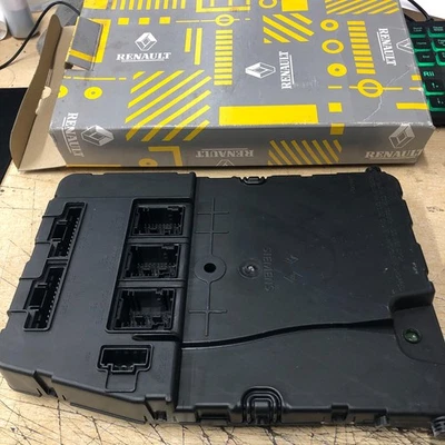 Renault Megane Scenic 2003-2008 Comfort convenience body module P/N 8200780028 - Image 1 of 4