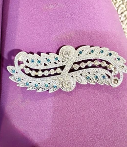 Dies ist eine Art Deco Duette Kleid Clip Brosche mit blauen und klaren Strasssteinen.  - Bild 1 von 2