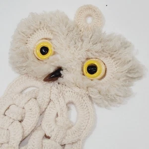Vintage 1970s Yarn Macrame Owl Towel Holder White Handmade Kitsch - Picture 1 of 6